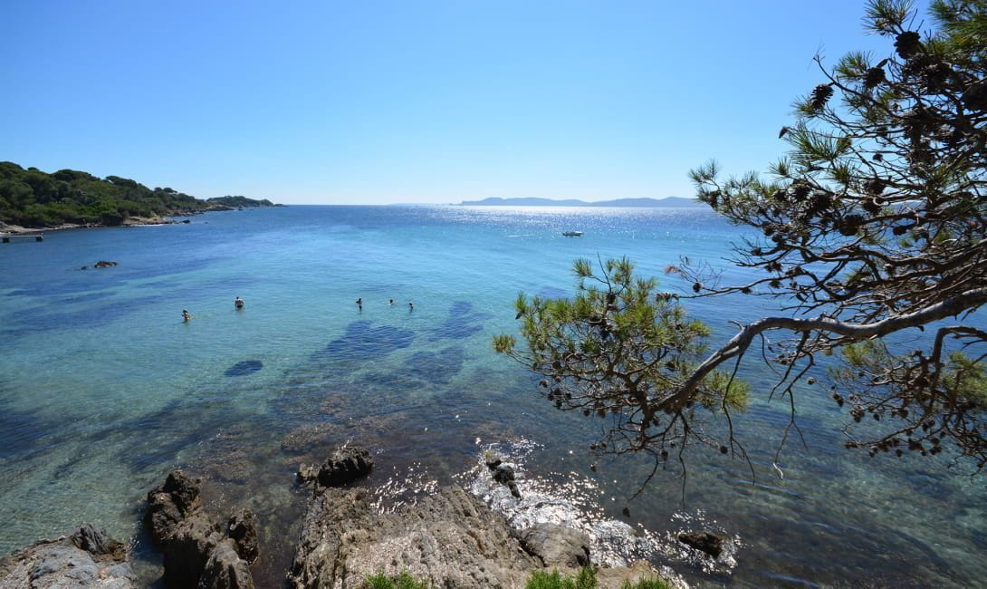 crique non loin de la tour fondue